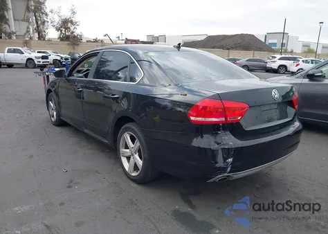 2012 Volkswagen Passat 2.5L Se z USA, uszkodzony, nr VIN 1VWBP7A37CC095307